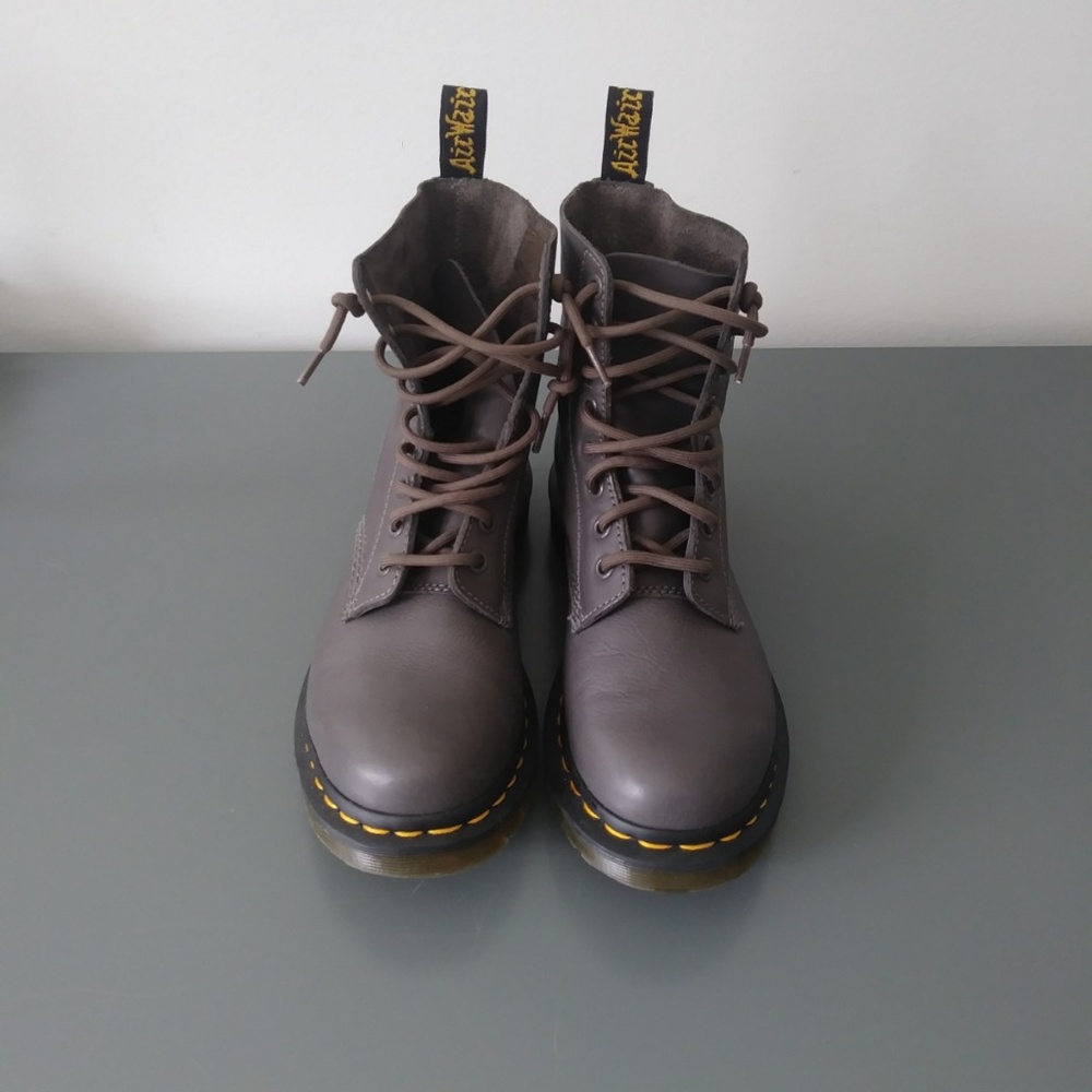 Dr. Martens Grey Pascal 1460